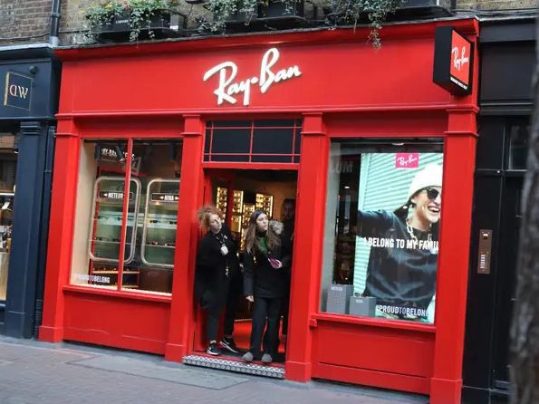 Gia tộc tỷ phú Hà Lan bí ẩn kiếm 4 tỷ USD trong mùa hè nhờ bán Ray-Ban - Ảnh 1.