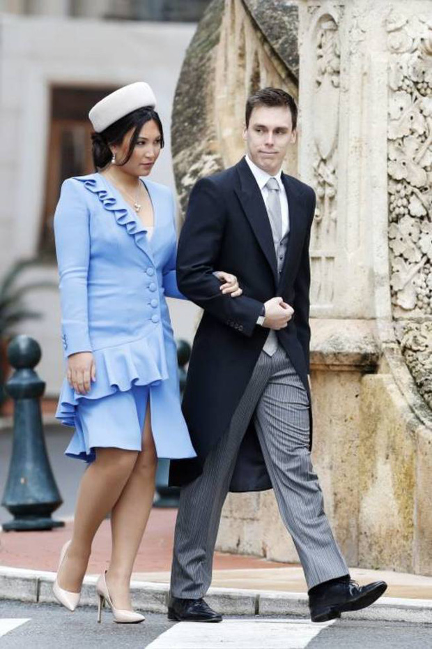 Nàng dâu hoàng gia gốc Việt lần đầu xuất hiện cùng gia đình nhà chồng Monaco: Ăn mặc gợi cảm nhưng có phần lạc lõng - Ảnh 3.