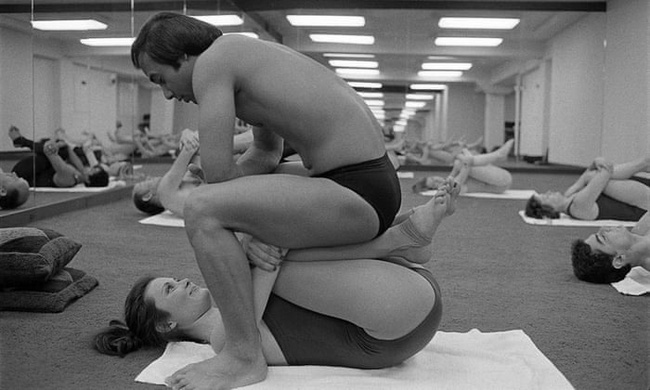 Đời tư bê bối của Bikram Choudhury - cha đẻ của yoga nóng được tôn sùng khắp thế giới và những lần quấy rối tình dục công khai bất chấp các cáo buộc - Ảnh 6.