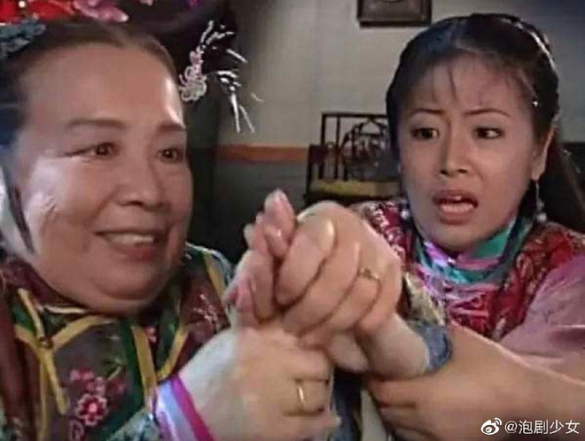  Lâm Tâm Như vui mừng tột độ khi bất ngờ gặp Dung Ma Ma, gợi nhớ cảnh kim đâm kinh điển 20 năm trước  - Ảnh 8.