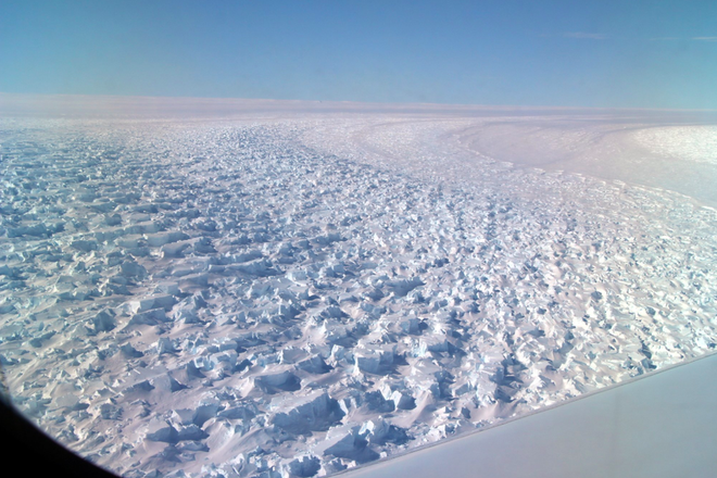 Thật không thể tin nổi, hoang mạc băng Nam Cực nhìn từ trên cao hùng vĩ như thế này đây! - Ảnh 2.