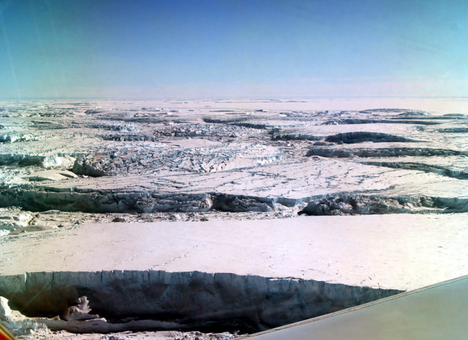 Thật không thể tin nổi, hoang mạc băng Nam Cực nhìn từ trên cao hùng vĩ như thế này đây! - Ảnh 4.