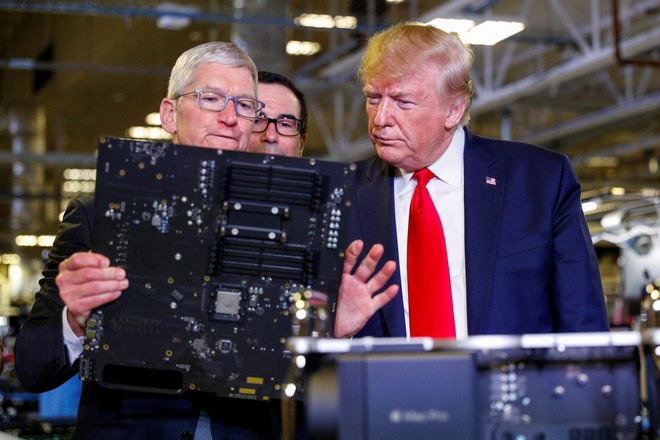 Ông Trump muốn giúp Apple cạnh tranh tốt hơn với Samsung - Ảnh 1.