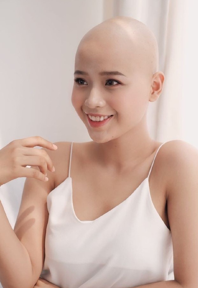 Nữ sinh Ngoại thương mắc ung thư đẹp rạng ngời trong tà áo dài trắng, sẵn sàng chinh phục ngôi vị Hoa khôi - Ảnh 3.