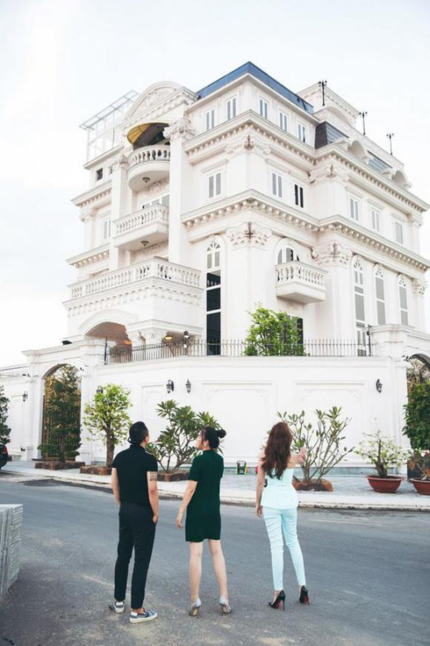 Bên trong biệt thự của dàn mỹ nhân Việt: Dát vàng, sang như khách sạn 5 sao, nhà Hà Tăng lên hẳn KBS Hàn Quốc - Ảnh 9.