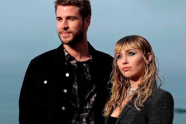 Hoang mang tin Miley Cyrus không thể hát được nữa, bị đưa vào trai cai nghiện sau khi ly dị Liam Hemsworth - Ảnh 2.