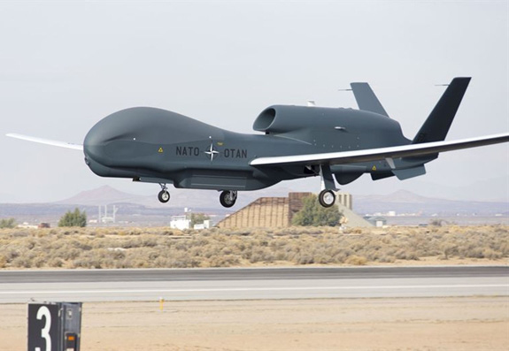 NATO nhận “mắt thần trên không” RQ-4 Global Hawk từ nhà thầu Mỹ - Ảnh 1.