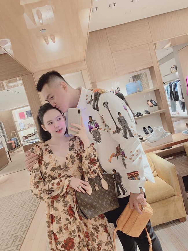 Cuộc sống giàu sang đáng ngưỡng mộ của cặp vợ chồng Youtuber cùng nhau shopping một lần hết 2,5 tỷ đồng - Ảnh 12.