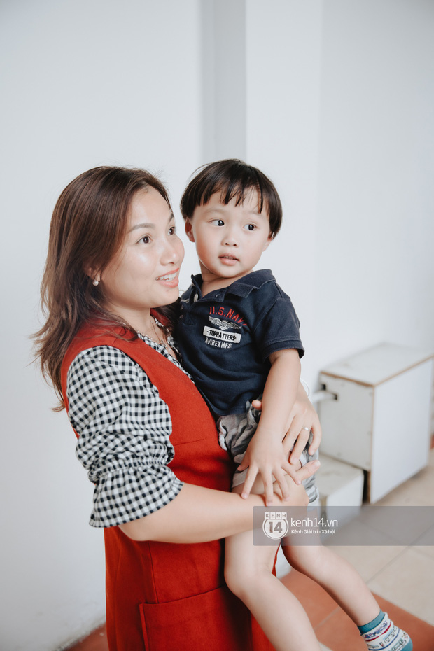 Trò chuyện độc quyền với mẹ con Youtuber Quỳnh Trần - bé Sa: “Nhiều người trách sao ông xã đi làm cực khổ mà mình suốt ngày ăn” - Ảnh 3.