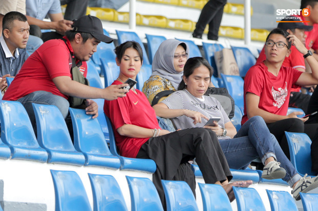 Thánh nữ Maria Ozawa đi xem SEA Games, cổ vũ trận U22 Indonesia đấu U22 Thái Lan - Ảnh 2.