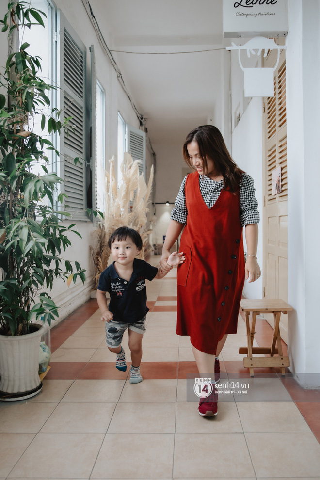 Trò chuyện độc quyền với mẹ con Youtuber Quỳnh Trần - bé Sa: “Nhiều người trách sao ông xã đi làm cực khổ mà mình suốt ngày ăn” - Ảnh 21.