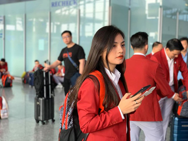 Nhan sắc xinh đẹp của nữ nhân viên y tế đoàn thể thao Việt Nam tại SEA Games 30 thu hút cộng đồng mạng - Ảnh 1.