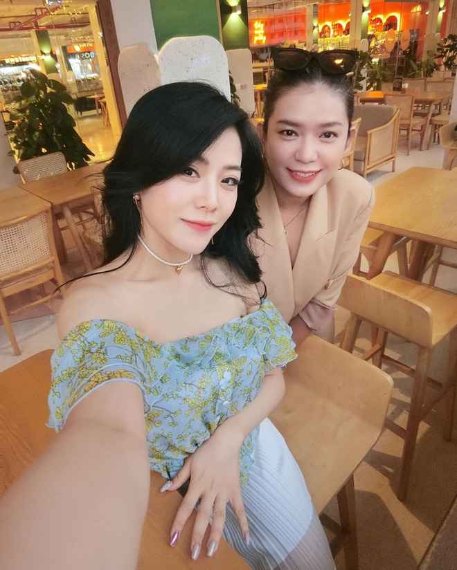 Sau siêu đám cưới của anh trai, Ông Thoại Liên vừa chăm up ảnh lại còn diện đồ sexy hơn: Tiểu thư cũng muốn lên xe bông rồi? - Ảnh 4.