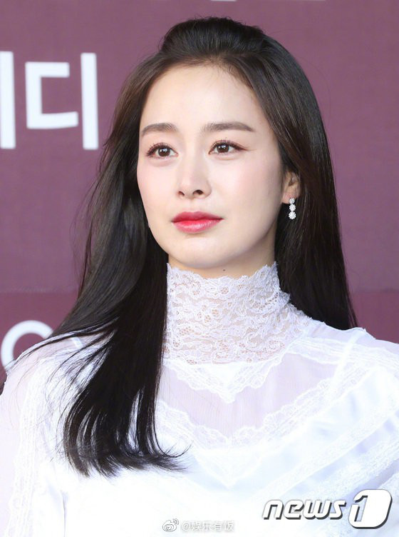 Kim Tae Hee nhan sắc và thần thái rạng ngời sau sinh con thứ 2 - Ảnh 6.