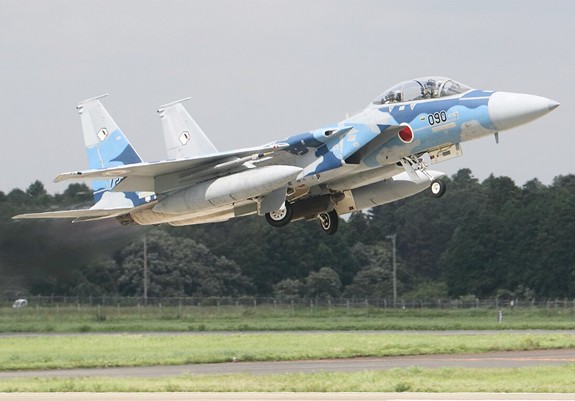 Nhật Bản nâng cấp gần 100 tiêm kích F-15 - Ảnh 1.