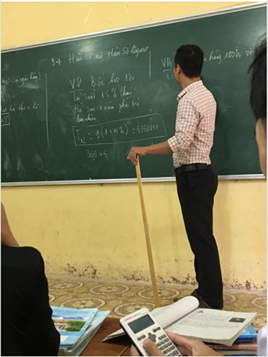 Đang học về Hàm số, thầy giáo Toán bỗng lấy 1 ví dụ siêu lầy lội minh hoạ cho bài giảng khiến học sinh cười té ghế - Ảnh 1.