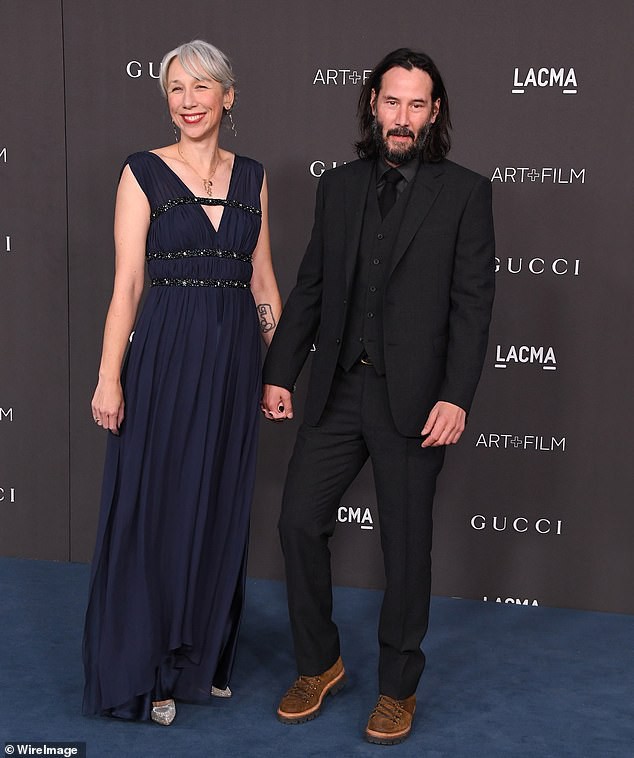 Tin vui nhất Hollywood hôm nay: Sau nhiều thập kỷ đơn độc, ngôi sao tử tế nhất hành tinh Keanu Reeves đã chính thức công khai bạn gái ở tuổi 55 - Ảnh 1.