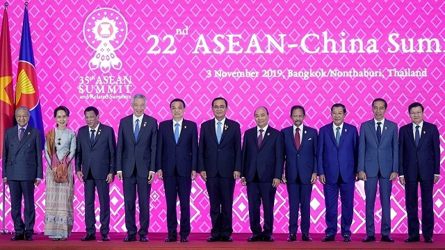 Bị lên án hành vi hăm dọa các nước ASEAN, TQ cay cú đòi Mỹ ngưng hoa chân múa tay - Ảnh 1.