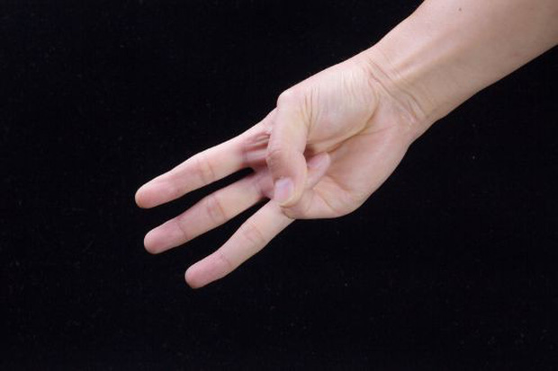 Chỉ với 3 ngón tay, bạn có thể tự kiểm tra xem mình đang có nguy cơ mắc ung thư vòm họng hay không - Ảnh 1.