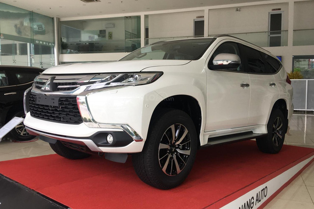 Toyota Fortuner, Mitsubishi Pajero Sport và Nissan Terra giảm giá cả trăm triệu đồng: SUV 7 chỗ Nhật bớt lãi để vợt khách cuối năm - Ảnh 3.