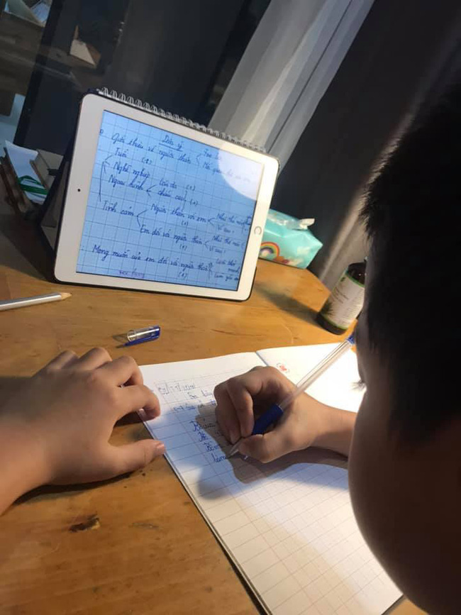Chỉ là bài văn thông thường của cậu học sinh lớp 3, nhưng khi biết “công thức viết văn” của bà mẹ thì ai cũng phục sát đất - Ảnh 4.