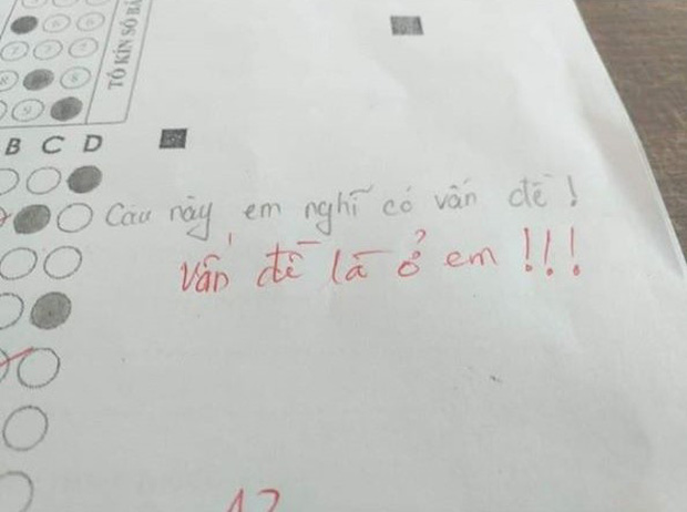 Thấy bài kiểm tra có vấn đề, nam sinh bật lại ai ngờ bị thầy giáo phản dame, đành ngậm ngùi ôm mặt - Ảnh 1.