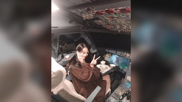Phi công Nga bị truy tố vì để bạn gái lái máy bay chở khách - Ảnh 2.