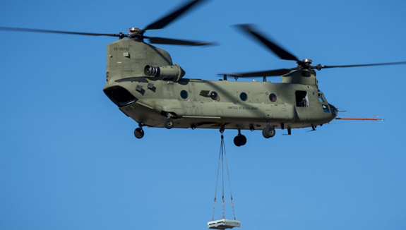 UAE chi 803 triệu USD mua trực thăng vận tải Chinook của Mỹ - Ảnh 1.