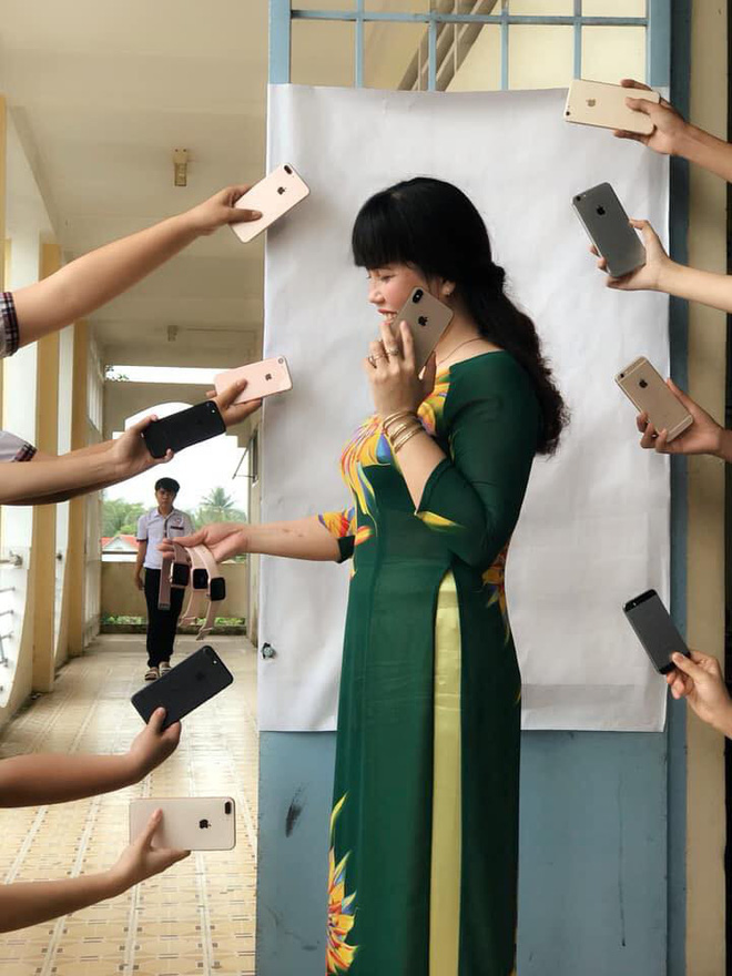  Đu hot trend tone-sur-tone, cô giáo chụp ảnh với loạt iPhone sang chảnh khiến dân mạng được dịp sáng mắt  - Ảnh 1.