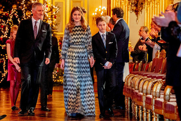 Công chúa 18 tuổi gánh trên vai vận mệnh của hoàng gia Bỉ lại gây sốt với loạt ảnh đẹp không tỳ vết, tỏa sáng mọi lúc - Ảnh 3.