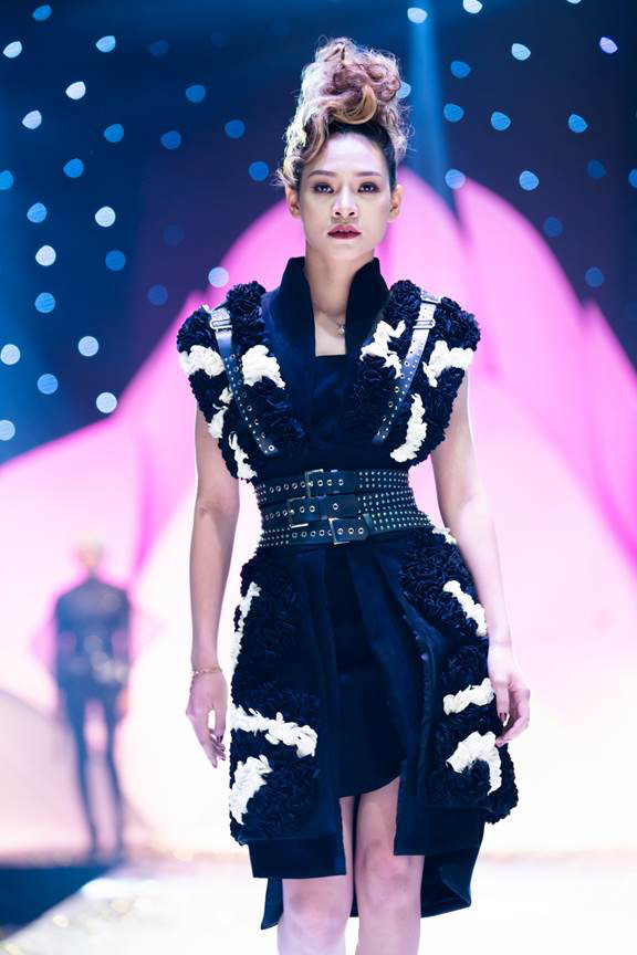 Ấn tượng đêm khai mạc Tuần lễ thời trang và làm đẹp quốc tế Việt Nam 2019 - Ảnh 1. Ấn tượng đêm khai mạc Tuần lễ thời trang và làm đẹp quốc tế Việt Nam 2019 - Ảnh 1.