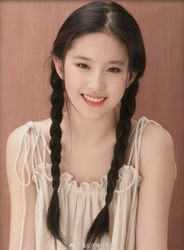 Thước đo nhan sắc dàn nữ thần Cbiz: Ai cũng lên hương khi buộc tóc 2 bên, Địch Lệ Nhiệt Ba hay Lưu Diệc Phi xinh nhất? - Ảnh 1. Thước đo nhan sắc dàn nữ thần Cbiz: Ai cũng lên hương khi buộc tóc 2 bên, Địch Lệ Nhiệt Ba hay Lưu Diệc Phi xinh nhất? - Ảnh 1.