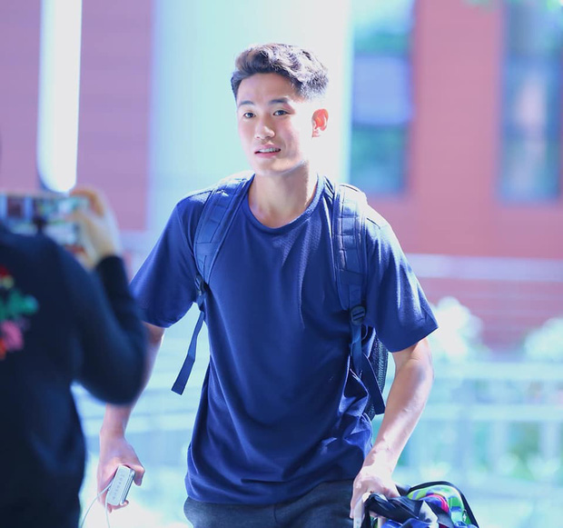 Danh tính 3 gái xinh hiếm hoi được hot boy U22 Huỳnh Tấn Sinh follow trên Instagram: Hẳn phải đặc biệt lắm? - Ảnh 1. Danh tính 3 gái xinh hiếm hoi được hot boy U22 Huỳnh Tấn Sinh follow trên Instagram: Hẳn phải đặc biệt lắm? - Ảnh 1.
