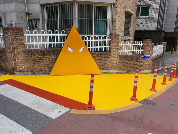 Bé trai 9 tuổi qua đường bị ô tô đâm tử vong: Bố mẹ nạn nhân bỏ việc để thuyết phục chính phủ Hàn Quốc ra luật bảo vệ trẻ em quanh các trường học - Ảnh 2. Bé trai 9 tuổi qua đường bị ô tô đâm tử vong: Bố mẹ nạn nhân bỏ việc để thuyết phục chính phủ Hàn Quốc ra luật bảo vệ trẻ em quanh các trường học - Ảnh 2.