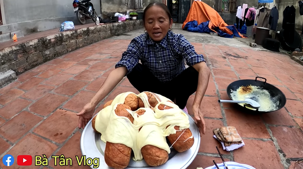 Vẫn chỉ có Bà Tân Vlog mới có món xúc xích khác người như thế: dành cho những ai có miệng rộng bởi vì quá siêu to khổng lồ - Ảnh 6. Vẫn chỉ có Bà Tân Vlog mới có món xúc xích khác người như thế: dành cho những ai có miệng rộng bởi vì quá siêu to khổng lồ - Ảnh 6.