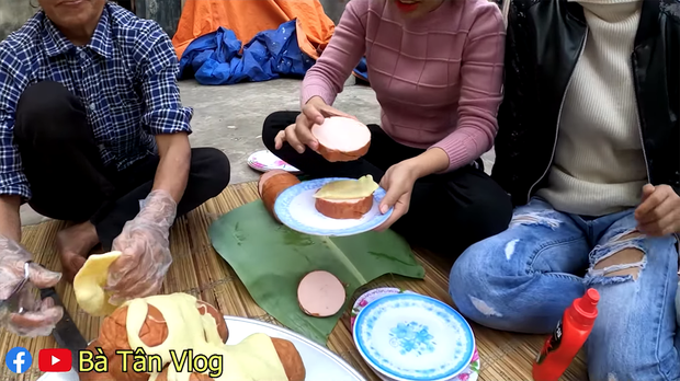 Vẫn chỉ có Bà Tân Vlog mới có món xúc xích khác người như thế: dành cho những ai có miệng rộng bởi vì quá siêu to khổng lồ - Ảnh 8.