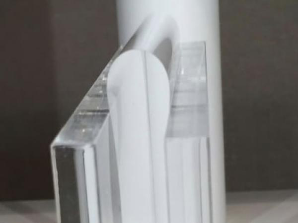 Lớp kính siêu mỏng bảo vệ cho Samsung Galaxy Fold 2 sẽ được sản xuất tại Việt Nam  - Ảnh 1.