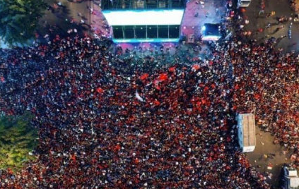 Báo Trung Quốc dùng từ “quá sốc” để mô tả cảnh fan Việt Nam ăn mừng HCV SEA Games - Ảnh 3.