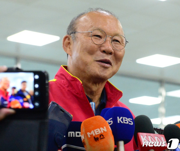 Báo Hàn hỏi khó về thẻ đỏ ở SEA Games, HLV Park Hang-seo phân trần: Tôi cố gắng không đánh mất nhân phẩm - Ảnh 1.