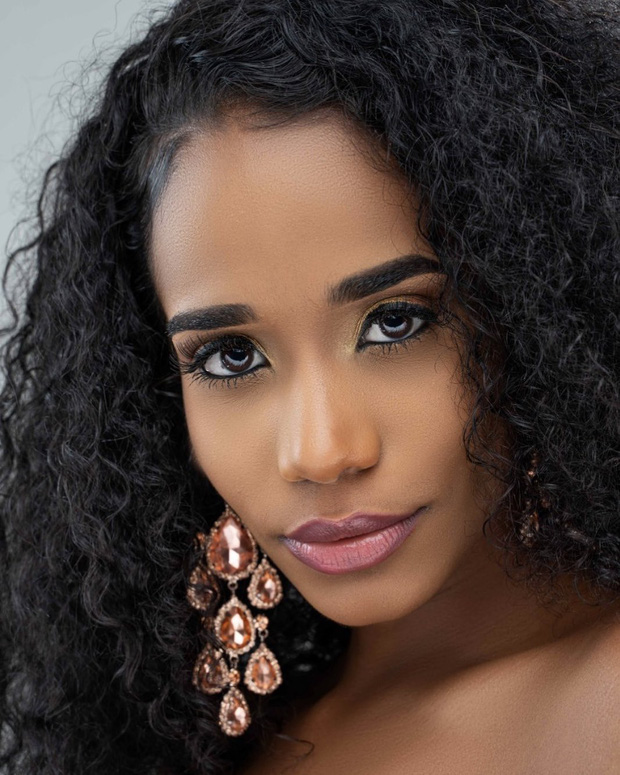 Mỹ nhân Jamaica vừa đăng quang Miss World 2019: Đẹp khoẻ khoắn, đã học vấn đáng nể lại còn hát hay như Whitney Houston - Ảnh 2.