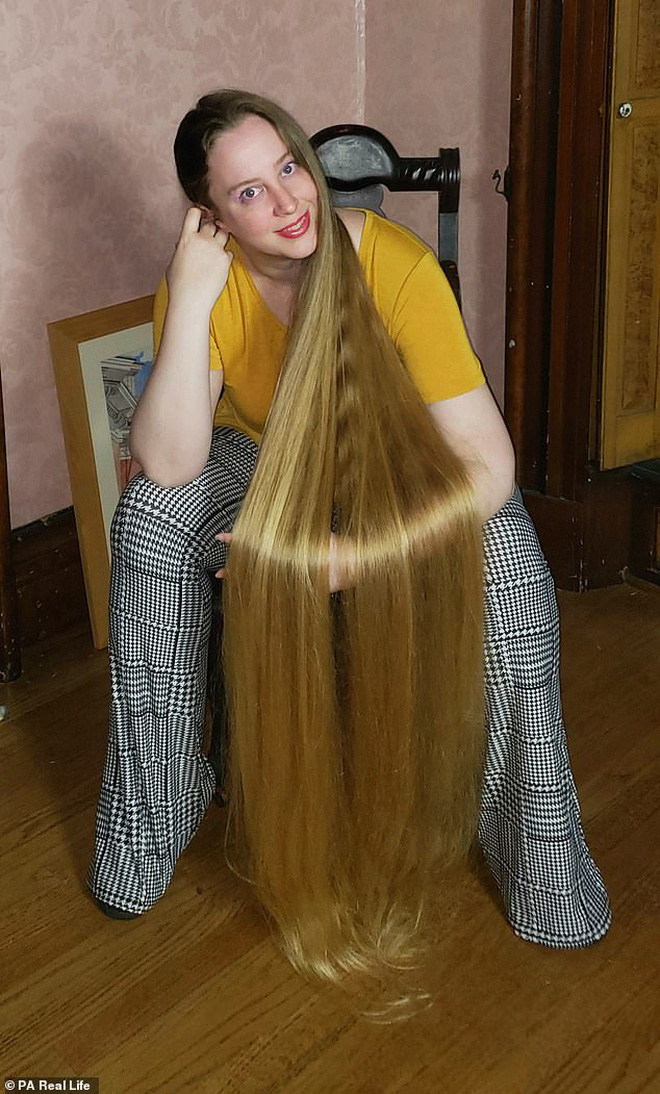 Công chúa tóc mây đời thực sở hữu mái vàng tóc dài 1,5m, mỗi lần gội đầu mất 10 tiếng mới khô - Ảnh 6.