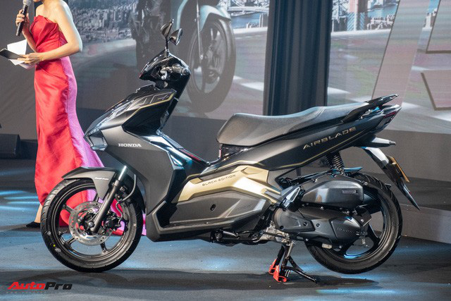 Video So sánh Honda AirBlade 2020 và AirBlade 2019  Viết bởi su béo béo