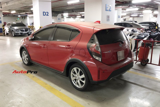 Hàng độc Toyota Prius C xuất hiện tại Việt Nam: Xe tiền tỷ nhưng tình trạng gây xót xa - Ảnh 1.