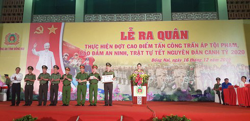 Tân Giám đốc Công an Đồng Nai hứa cắt ngọn, cưa thân, đào gốc, trốc rễ tội phạm - Ảnh 2.