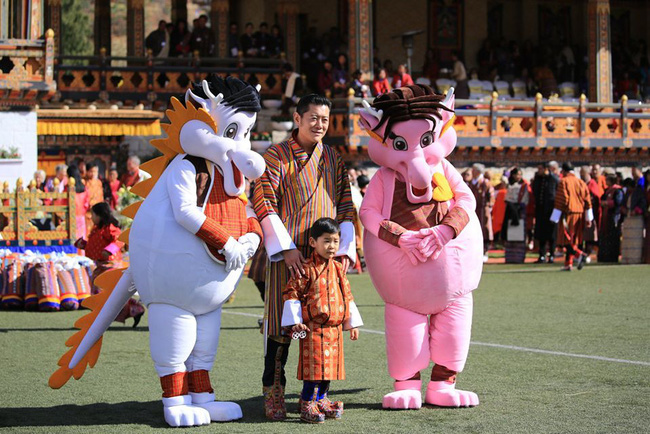 Hoàng hậu vạn người mê Bhutan thông báo tin vui khiến dân chúng vỡ òa hạnh phúc, dù mang thai lần 2 vẫn thần thái hơn người - Ảnh 5.