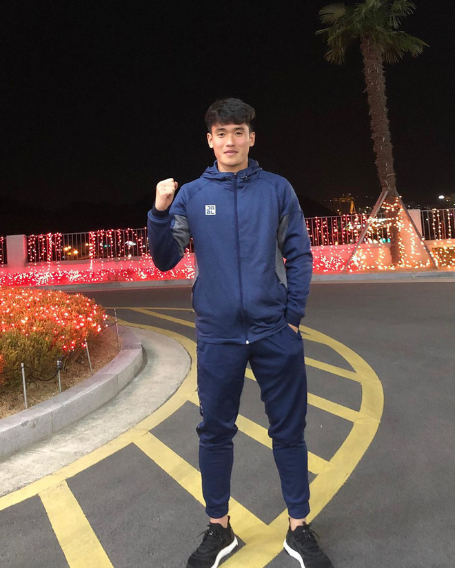 Dàn nam thần U23 Việt Nam tiếp tục nhập vai boyband ở Hàn Quốc: Toàn là những gương mặt visual, áp lực nhan sắc cho team qua đường thật sự! - Ảnh 10.