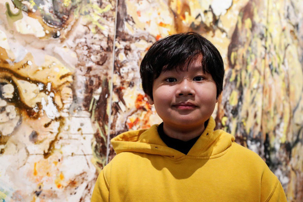 Cây cọ nhí người Việt được khen ngợi và so sánh với họa sĩ nổi tiếng trên đất Mỹ, mới 12 tuổi đã thu về 3,5 tỷ từ việc bán tranh - Ảnh 1.