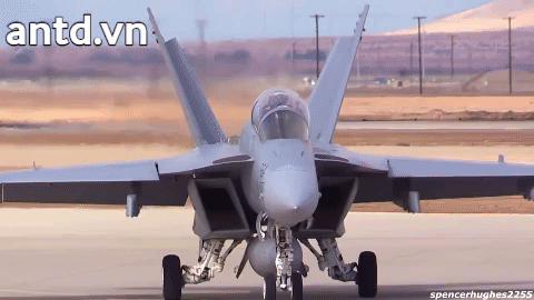 [ẢNH] Nữ phi công F/A-18F Mỹ kể về lần đầu không kích khủng bố IS - Ảnh 2.