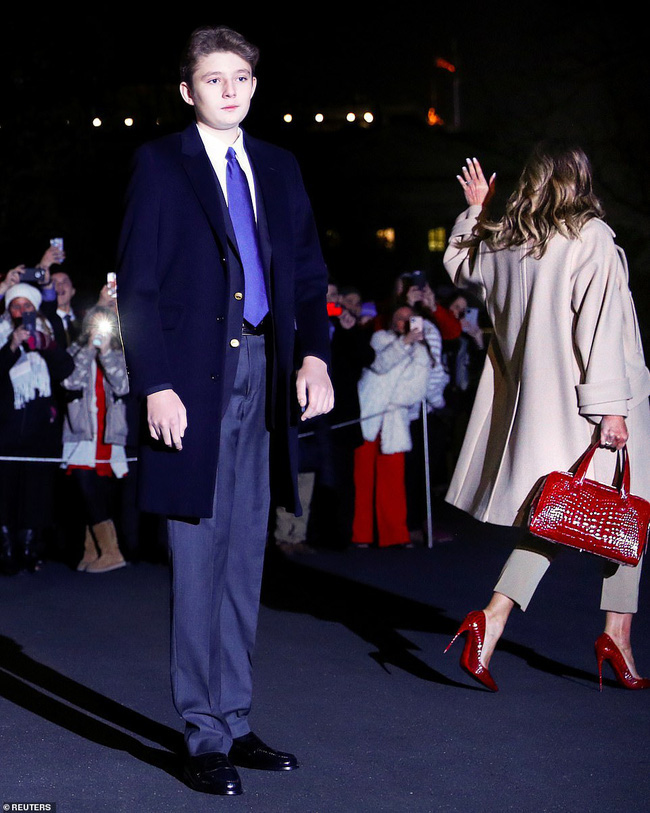 Barron Trump đốn tim hàng ngàn người hâm mộ, tỏa sáng như một ngôi sao và làm lu mờ cả nữ thần Nhà Trắng Ivanka - Ảnh 3.