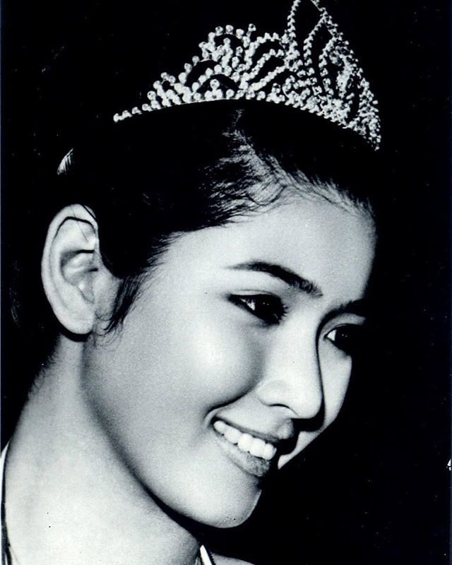 Nhan sắc trẻ trung khó tin ở tuổi 72 của Hoa hậu Hoàn vũ Thái Lan đầu tiên - Ảnh 2.